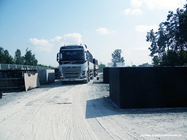 Transport szamb betonowych  w Ciężkowicach